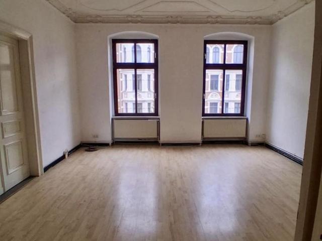 Sehr schöne sonnige WG. taugliche 5 R Wohnung in MD Altstadt ca.163im2 1.OG.zu vermieten