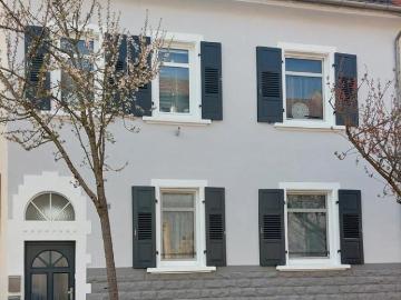 Sehr schönes 3 Fam. Haus, große Balkone