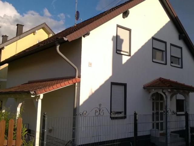 Sehr schönes Einfamilienhaus mit Einliegerwohnung, Garten, PV