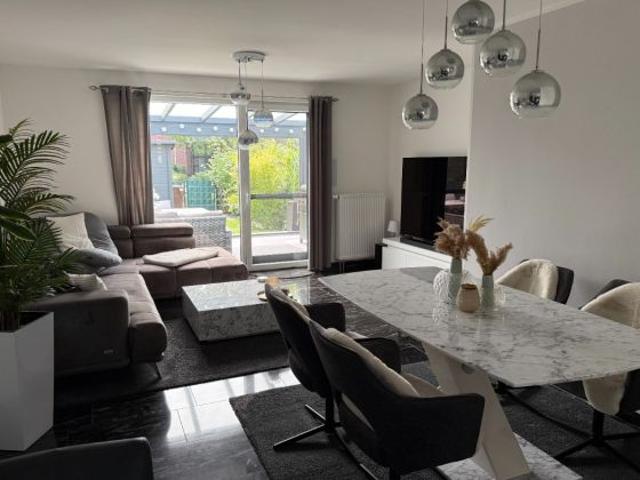 sehr schönes, hochwertig renoviertes Reihenmittelhaus in toller Lage zu verkaufen