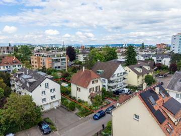 sehr schönes, sanierungsbedürftiges Haus aus den 20er Jahren