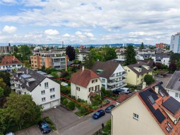 sehr schönes, sanierungsbedürftiges Haus aus den 20er Jahren