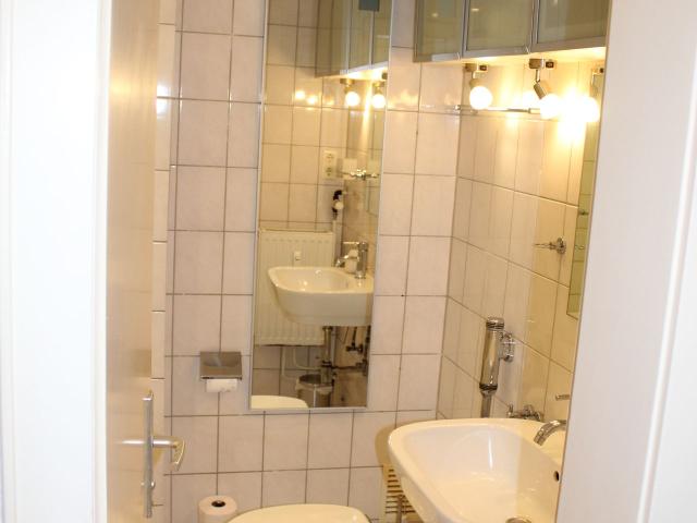 Sehr schönes Zwei Zimmer Apartment mitten in der berühmten Altstadt, Dusseldorf Amsterdam Apartments for Rent