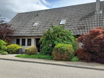 Sehr schickes und geräumiges Einfamilienhaus auch als Zweifamilienhaus ausbaubar für den gehobenen Anspruch in Berne