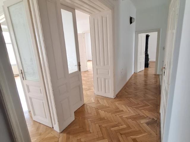 Sehr zentral gelegen großzügig wohnen in Altbau und in ruhiger Lage unbefristet
