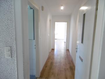 SEHR SONNIGE ABSOLUT GROSSZÜGIGE 2 ZIMMER EG WHG. MIT EBK * GARTEN NUTZUNG uvm