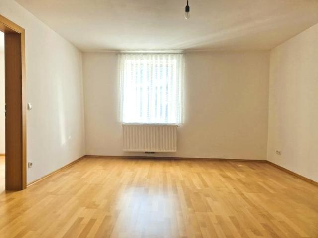 Sehr zentral gelegene 2 Zimmer Wohnung mit separater Küche möbliert in Linz, Klammstraße 3. Stock ohne Lift! Promenadennähe!