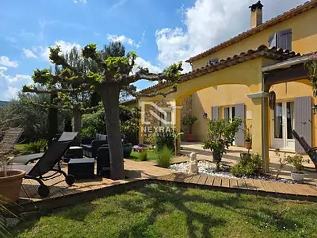Seillans 83440 Location maison 5 pièces t5 piscine