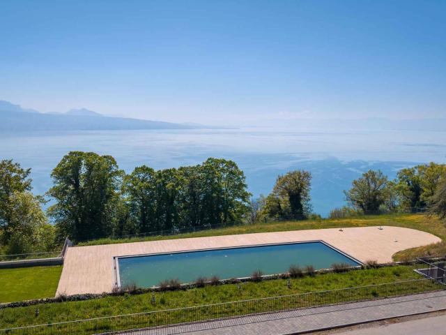 SELTEN 2,5 p mit großem Balkon – Obergeschoss – Tiefer Blick auf den See