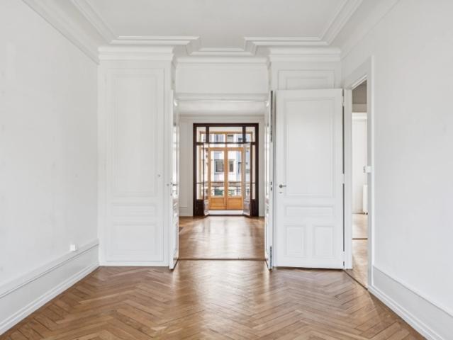 SELTEN! 5 Zimmer Wohnung von etwa 128 m² im 2. Stock – Eaux Vives