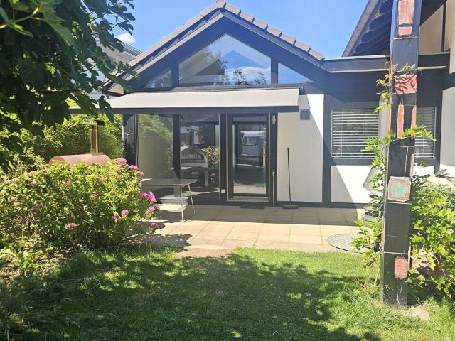 SELTEN! Charmante 2.5 Zimmer Wohnung mit Terrasse und Garten