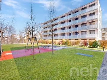 Selten in Villars sur Glâne: Helles Obergeschoss mit großem Balkon