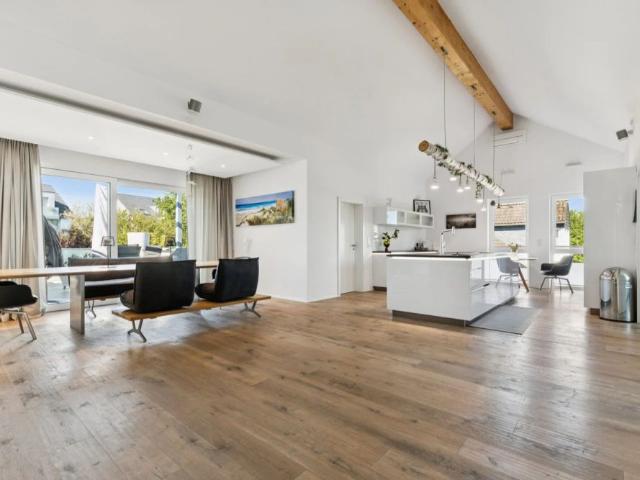 Selten. Privat. Außergewöhnlich. – Exklusives Penthouse mit 70 m² Dachterrasse und Wintergarten