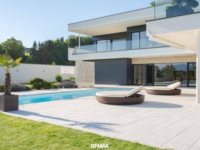 Selten. Privat. Großzügig. Eine Villa für höchste Ansprüche