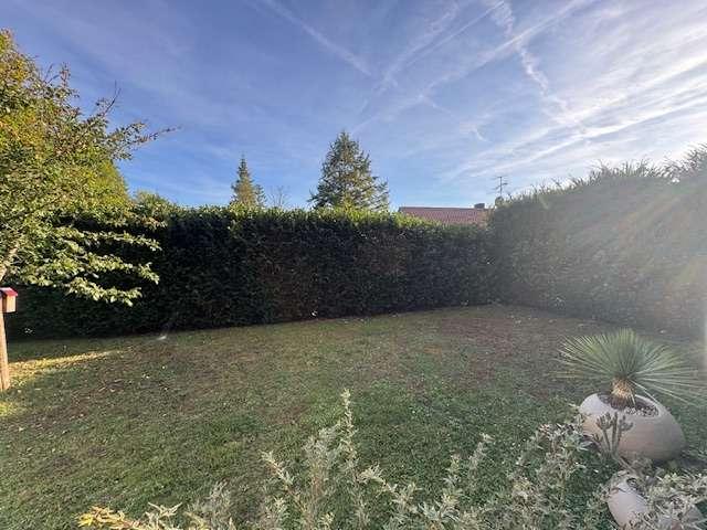 Selten und besonders: 2,5 Zimmerwohnung mit großem Garten und einigen Highlights