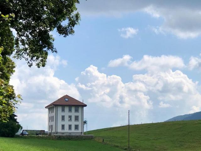 Selten und elegant, bietet es einen idealen Rahmen für eine Familie oder ein B&B Unternehmen mit spektakulärem Ausblick