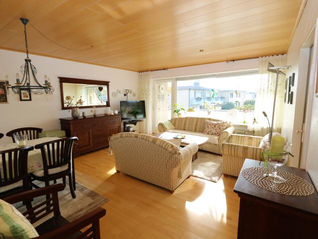 Selten und lichtdurchflutet! 3 Zimmer Wohnung auf ca. 57 m² Wfl. mit Balkon  zentral und strandnah!