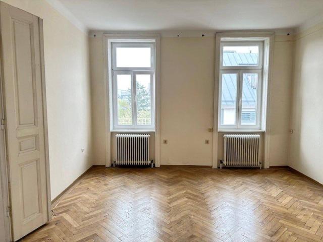 Seltene Altbauperle mit großem Südbalkon & Weitblick – Top Lage S Bahn Hadersdorf
