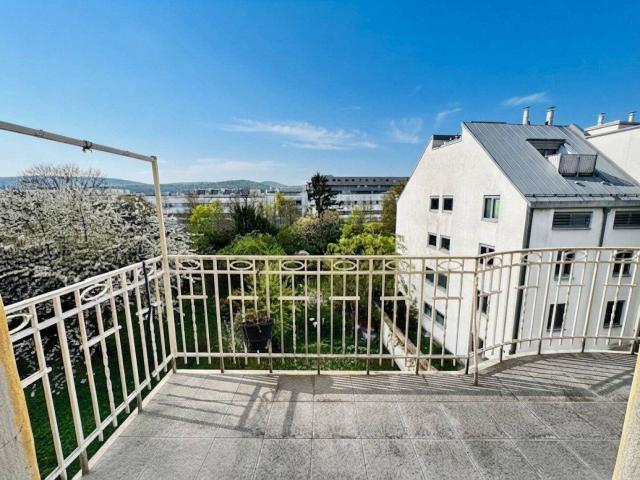 Seltene Altbauperle mit großem Südbalkon & Weitblick – Top Lage S Bahn Hadersdorf