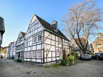 Seltene Altstadt Rarität: Denkmalgeschütztes Fachwerkhaus mit Südwest Terrasse in Hattingen