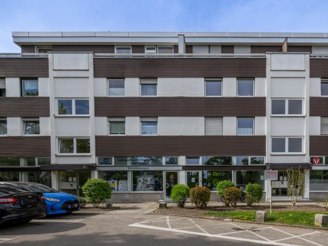Seltene Chance: Helle und renovierungsbedürftige 2 Zimmer Dachterrassenwohnung mit Garagenstellplatz