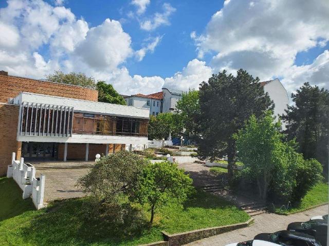 Seltene Eigentumswohnung mit zwei Stellplätzen am Theater in Rostock
