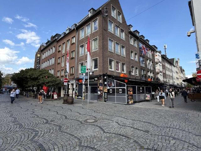 SELTENE GELEGENHEIT AUF DER BOLKERSTRASSE WOHN GESCHÄFTSHAUS IN DER DÜSSELDORFER ALTSTADT