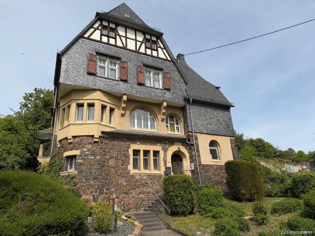 Seltene Gelegenheit! Ehemaliges Pfarrhaus mit großem Grundstück und historischem Charakter