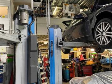 Seltenes Angebot in Aclens Mechanische Werkstatt und Karosserie