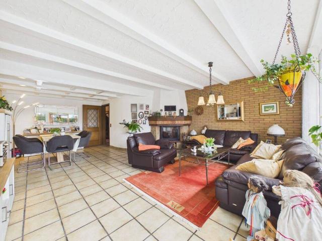 Seltene Gelegenheit: Reihenmittelhaus mit außergewöhnlich großem Grundstück