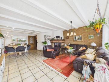 Seltene Gelegenheit: Reihenmittelhaus mit außergewöhnlich großem Grundstück