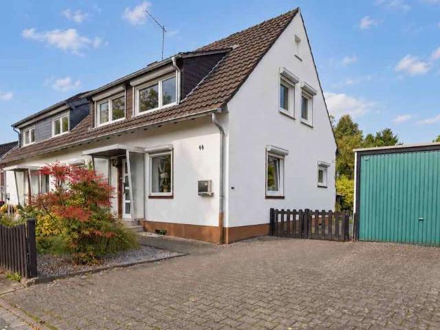 Seltene Gelegenheit! Sanierungsbedürftige DHH auf 1.131 m² Grundstück
