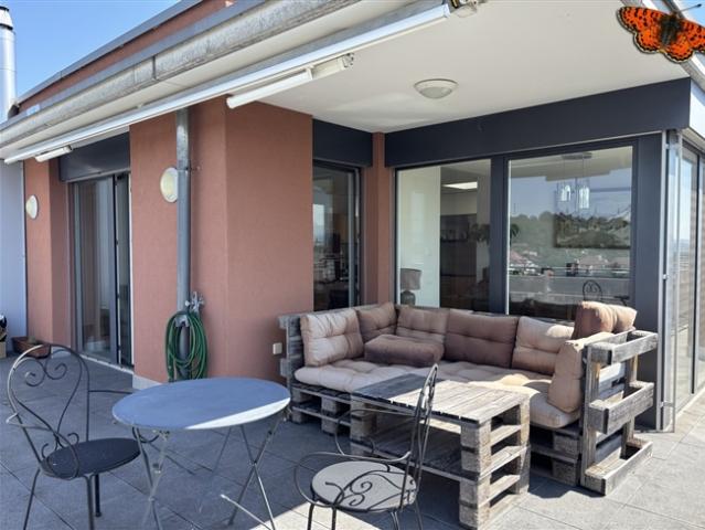 Seltene 3½ Zimmer Attikawohnung in aussergewöhnlicher Lage in Villars sur Glâne