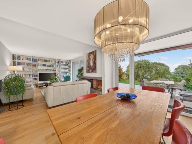 Seltenes 4,5 Zimmer Doppelhaus Villa Stil, Garten und Seeblick