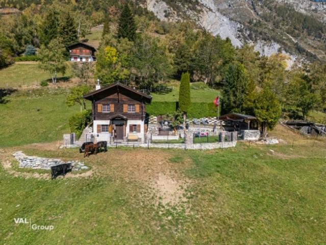 Seltenes Bijou über dem Rhonetal Off Grid Chalet mit Traumaussicht
