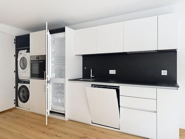 SELTENES PERLCHEN! 2.5 ZIMMER NEU IM HERZEN VON FRIBOURG