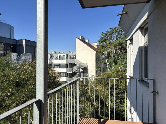 Seltenheit direkt am beliebten Karmelitermarkt Hofseitig, mit Balkon!