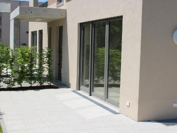 Seltenheit: Exklusive 3 Zimmer Wohnung mit Großem Garten, Top Ausstattung!