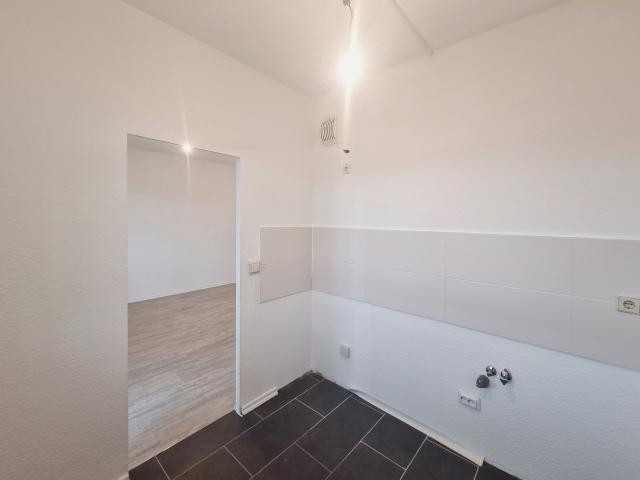 SELTENHEIT! Wir renovieren 5 Zimmer Wohnung im 2. OG! Jetzt anfragen, besichtigen und bewerben!