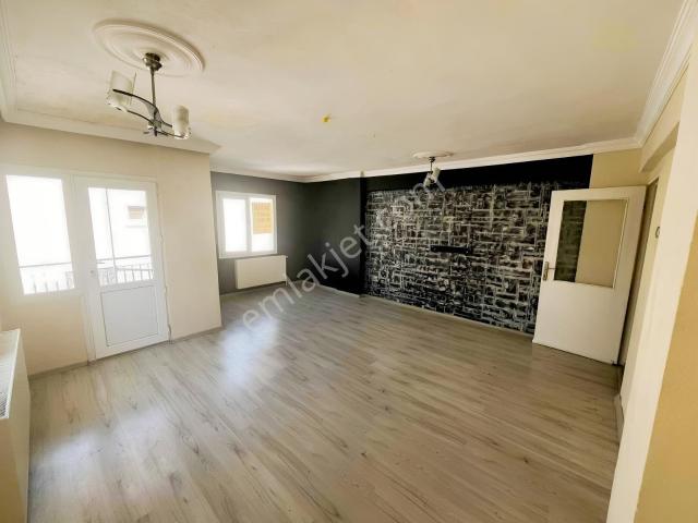 Selvilide Okul Ve Marketlere Yakın Doğalgazlı 3+1 Daire