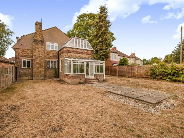 Selwyn Crescent, Welling, DA16 3 bed apartment to rent £2,300 pcm £531 pw