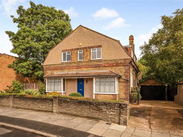 Selwyn Crescent, Welling, DA16 3 bed detached house to rent £2,350 pcm £542 pw