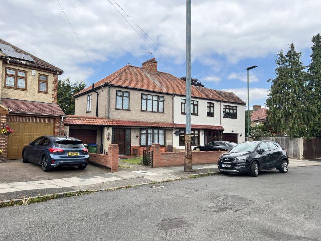 Selwyn Crescent, Welling DA16, 4 bed semi detached house to rent, £2,300 pcm | PrimeLocation