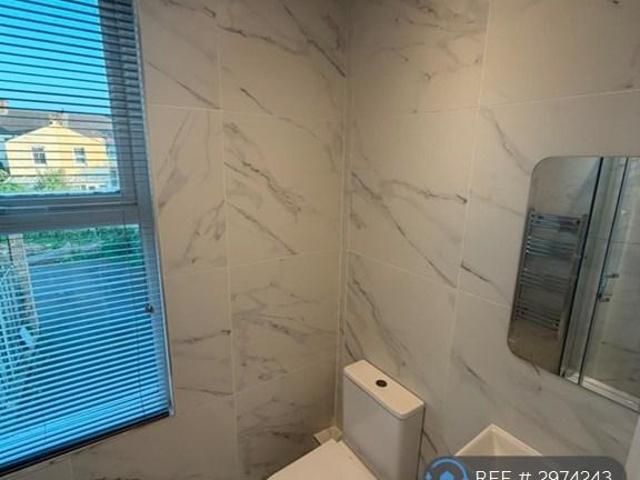 Selwyn Avenue, London, E4 Studio to rent £1,050 pcm £242 pw