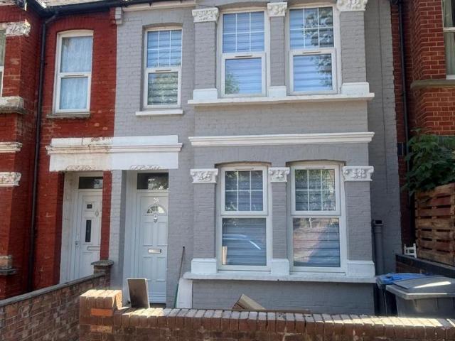 Selwyn Road, Willesden, NW10 4 bed terraced house to rent £2,847 pcm £657 pw