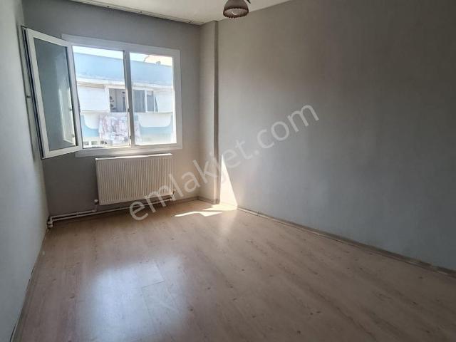 Selçuk Cumhuriyet Mahallesi Barış Caddesinde Satılık Daire