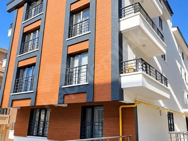 SELÇUK EMLAKTAN ESAT BAŞÇAVUŞ SOKAKTA MÜSTAKİL TERASLI KAPALI GARAJLI ASANSÖRLÜ YENİ BİNA KOMBİLİ