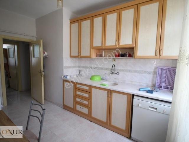 Selçuk Üniversitesi Karşısı 3+1 Eşyalı Ara Kat Bakımlı Kiralık
