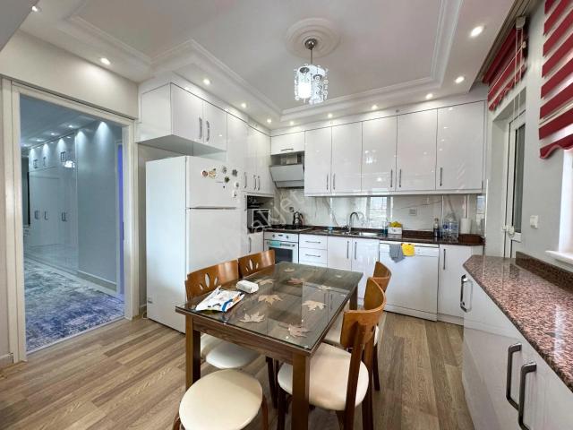 Selçukbey'de Sitede Kiracılı Eşyalı 3+1 Ebeveyn Banyolu Arakat
