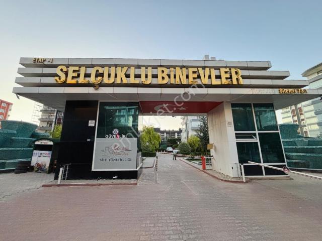 Selçuklu Binevler Sitesi'nde 180 M² Arakat 3,5+1 Satılık Daire